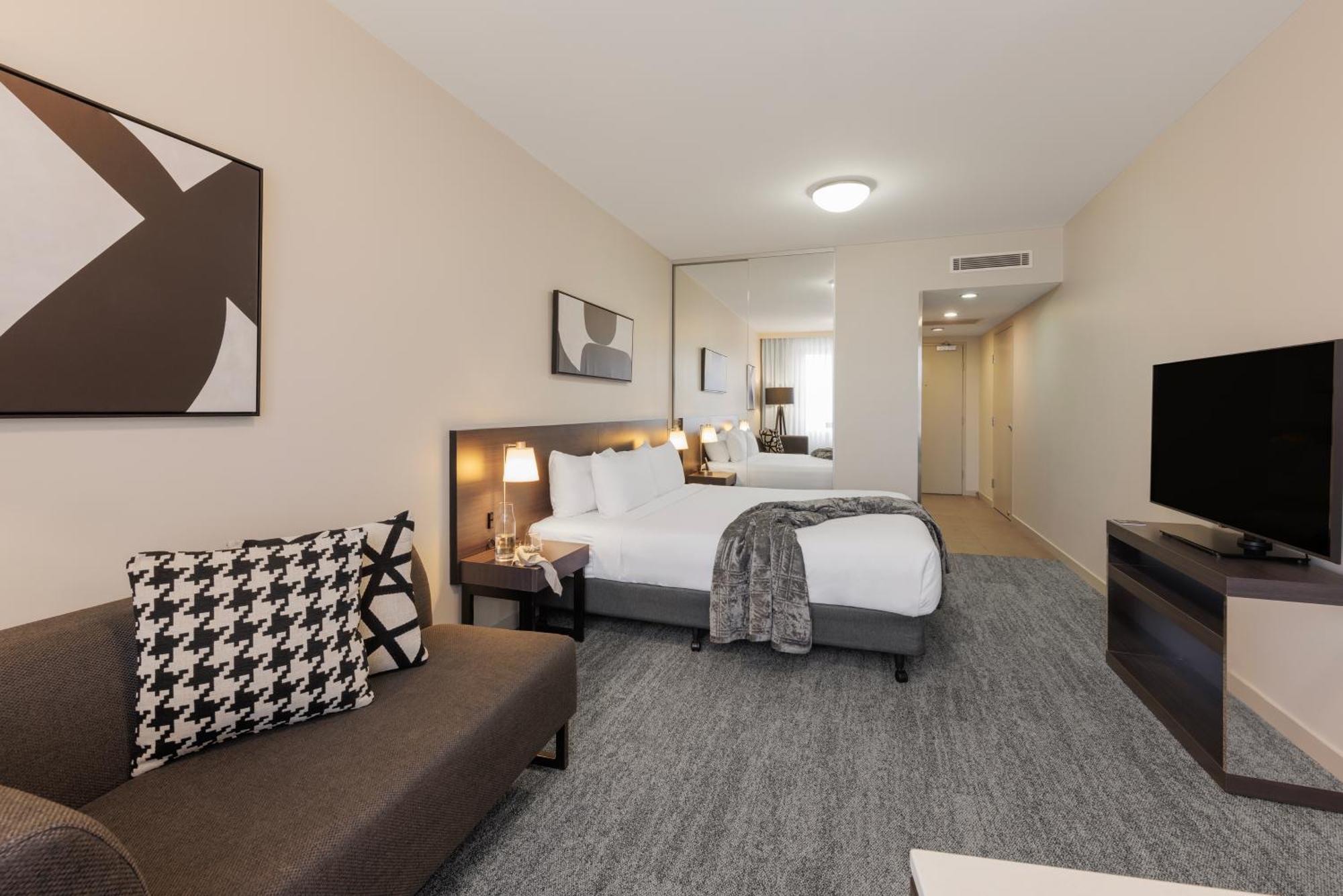 Punthill Norwest Aparthotel Exterior photo